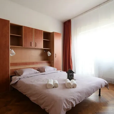 Resedinta Lui Calin - Downtown Park Cismigiu * Bucureşti