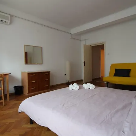 Resedinta Lui Calin - Downtown Park Cismigiu * Bucureşti